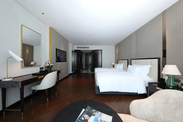 Ảnh chi tiết phòng sea-stars-hotel-ha-long-deluxe-lake-view-vivatrip-06.webp