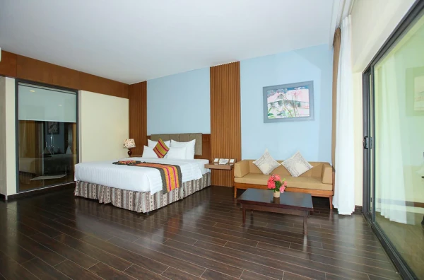 Ảnh chi tiết phòng serena-resort-kim-boi-deluxe-nature-view-king-room-vivatrip-02.webp