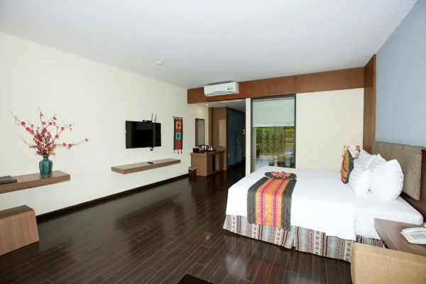 Ảnh chi tiết phòng serena-resort-kim-boi-deluxe-nature-view-king-room-vivatrip-04.webp