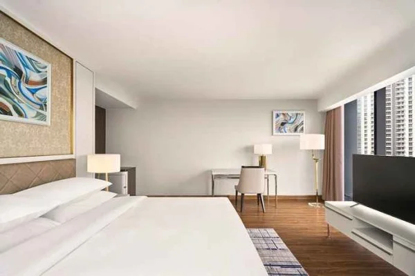 Ảnh chi tiết phòng sheraton-hai-phong-club-1-king-beds-vivatrip-03-1.webp