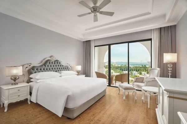 Ảnh chi tiết phòng sheraton-phu-quoc-long-beach-resort-deluxe-guest-room-vivatrip-04.webp