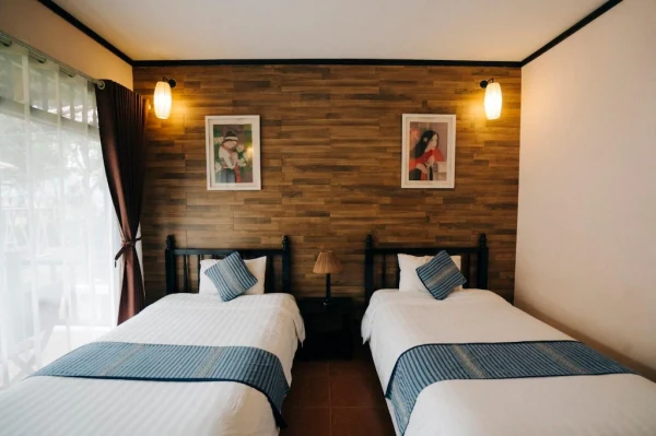 Ảnh chi tiết phòng sol-bungalows-resort-phong-hai-giuong-don-mot-giuong-doi-loai-sang-vivatrip.webp