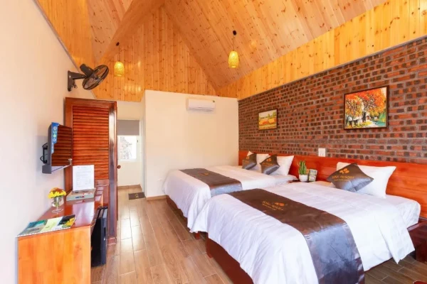Ảnh chi tiết phòng sona-resort-ninh-binh-phong-gia-dinh-nhin-ra-vuon-vivatrip-02.webp