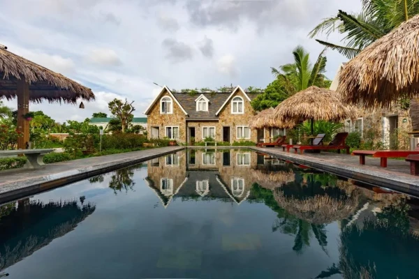 Ảnh chi tiết phòng sona-resort-ninh-binh-phong-giuong-doi-2-giuong-don-nhin-ra-vuon-vivatrip-04.webp