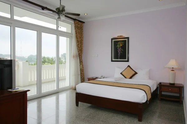 Ảnh chi tiết phòng song-hong-resort-phong-1-giuong-doi-2-giuong-don-vivatrip.webp