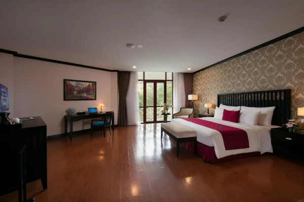 Ảnh chi tiết phòng swiss-belresort-tuyen-lam-da-lat-suite-giuong-lon-vivatrip-02.webp
