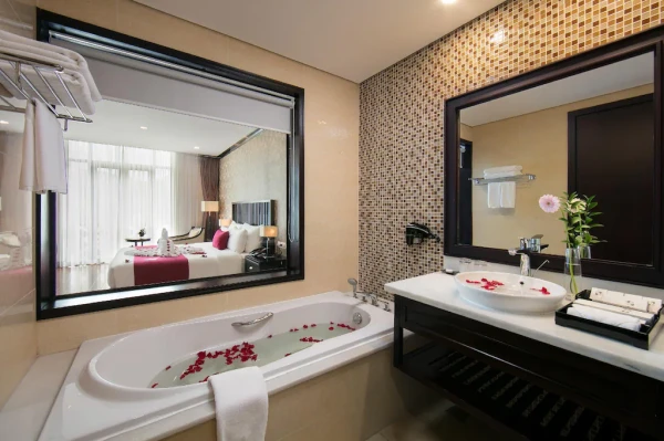 Ảnh chi tiết phòng swiss-belresort-tuyen-lam-da-lat-suite-giuong-lon-vivatrip.webp