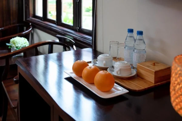 Ảnh chi tiết phòng tam-coc-la-montagne-resort-spa-ninh-binh-phong-premium-co-dien-nhin-ra-vuon-vivatrip-02-2.webp