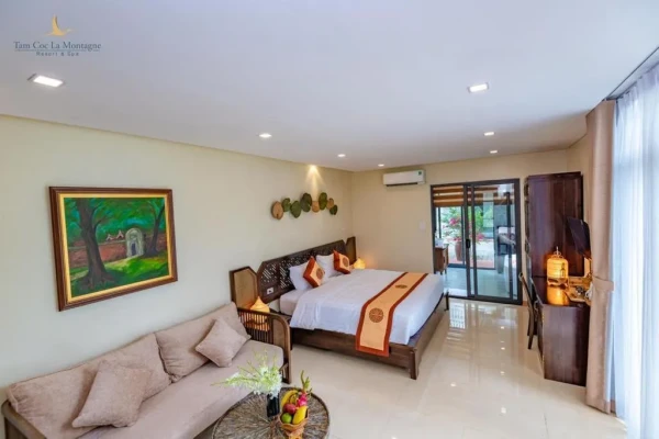 Ảnh chi tiết phòng tam-coc-la-montagne-resort-spa-ninh-binh-suite-junior-nhin-ra-ho-vivatrip-03.webp