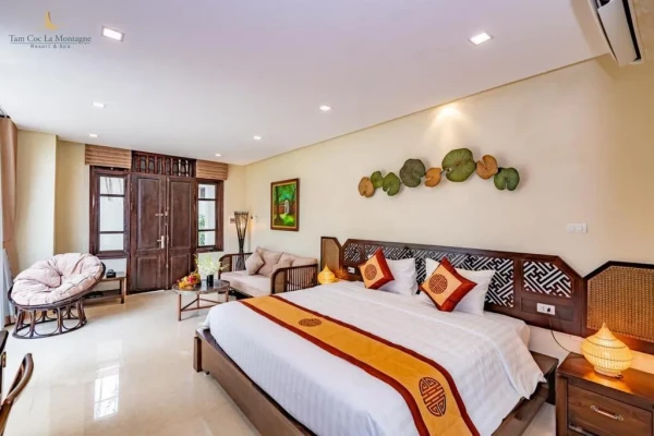 Ảnh chi tiết phòng tam-coc-la-montagne-resort-spa-ninh-binh-suite-junior-nhin-ra-ho-vivatrip-06.webp