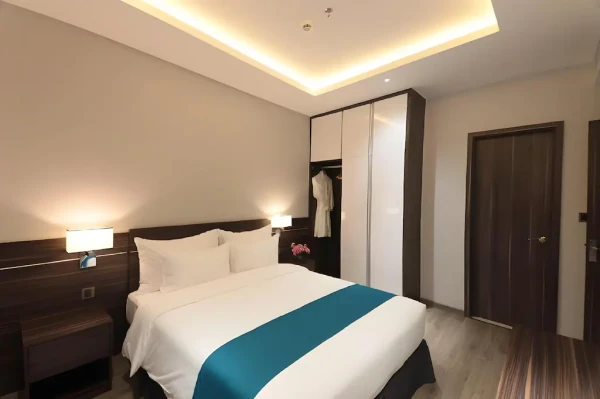 Ảnh chi tiết phòng the-cap-hotel-phong-premier-2-phong-ngu-vivatrip-1.webp