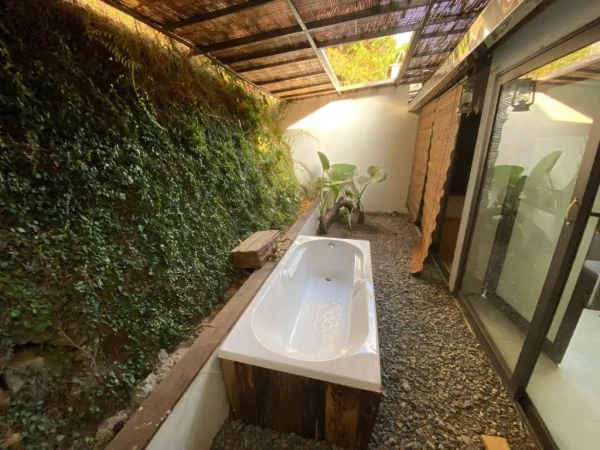 Ảnh chi tiết phòng the-nordic-village-moc-chau-phong-co-giuong-co-king-vivatrip-05-1.webp