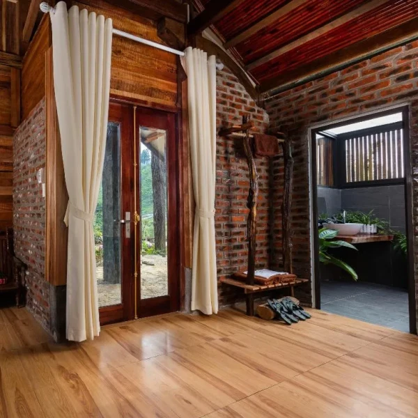 Ảnh chi tiết phòng the-nordic-village-moc-chau-phong-deluxe-co-giuong-co-king-vivatrip.webp