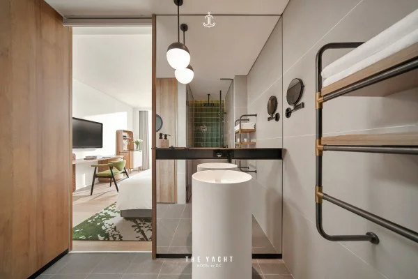 Ảnh chi tiết phòng the-yacht-hotel-by-dc-deluxe-twin-vivatrip-02.webp