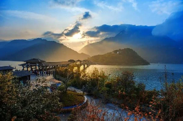 Ảnh Tour Trung Quốc: Trùng Khánh - Cửu Trại Câu - Công viên Gấu Trúc - Công viên Hoàng Giác Loan - Tặng trải nghiệm tại nhà hàng lẩu lớn nhất Thế Giới - Tỳ Bà Viên - 15