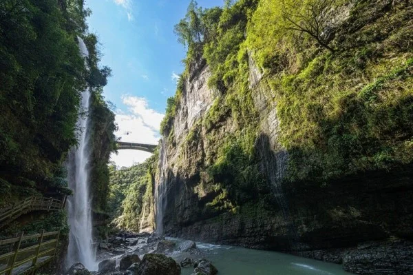 Ảnh Tour Trung Quốc:  Ân Thi - Trương Gia Giới - Phượng Hoàng Cổ Trấn - Thất Tinh Sơn 6 ngày 5 đêm