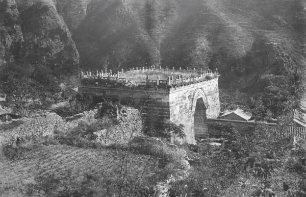 Ảnh Tour Trung Quốc: Bắc Kinh - Di Hòa Viên - Vạn Lý Trường Thành - Chinh phục Cư Dung Quan - Thập Tam Lăng 4 ngày 3 đêm