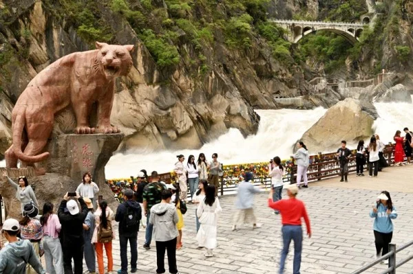Ảnh Trung Quốc: Lệ Giang - Đại Lý - Shangrila - Núi tuyết Ngọc Long - Lam Nguyệt Đàm - Hẻm núi Hổ Khiêu Hiệp - Tặng vé chương trình Ấn Tượng Lệ Giang