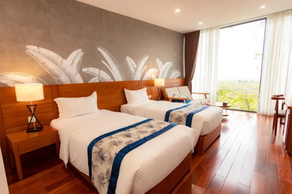 Ảnh chi tiết phòng vedana-resort-ninh-binh-phong-3-nguoi-nhin-ra-nui-vivatrip.webp