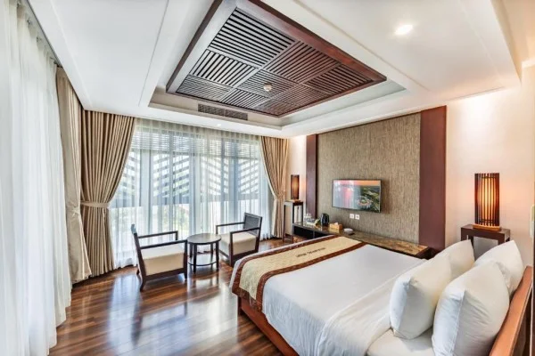 Ảnh chi tiết phòng vietsovpetro-ho-tram-beach-resort-spa-giuong-co-queen-nhin-ra-ho-boi-vivatrip-02.webp