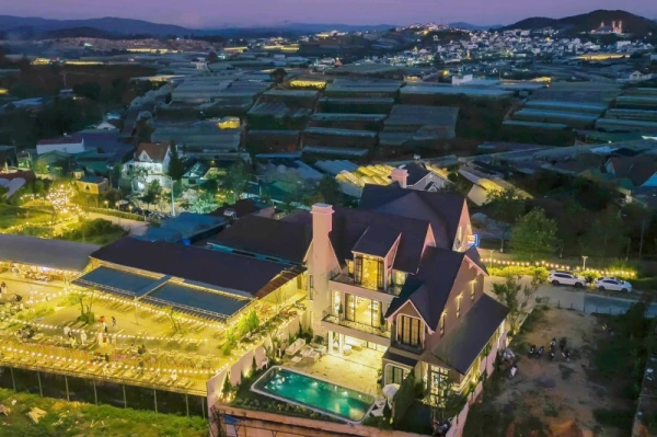 Ảnh Viva ĐL92 -  Hồ Bơi riêng + Bida, Karaoke, Sauna