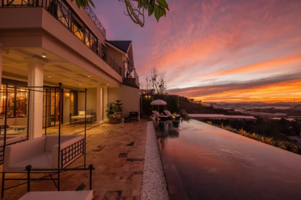 Ảnh Viva ĐL92 -  Hồ Bơi riêng + Bida, Karaoke, Sauna