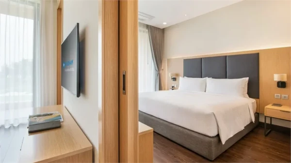 Ảnh chi tiết phòng wyndham-sky-lak-resort-and-villas-king-suite-vivatrip-02.webp