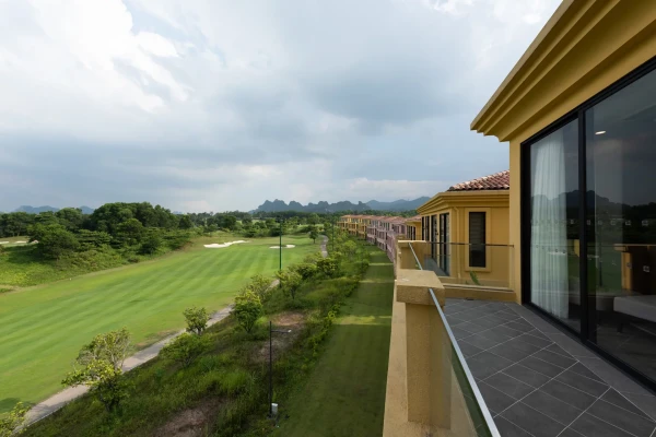 Ảnh chi tiết phòng wyndham-sky-lak-resort-and-villas-king-suite-vivatrip.webp