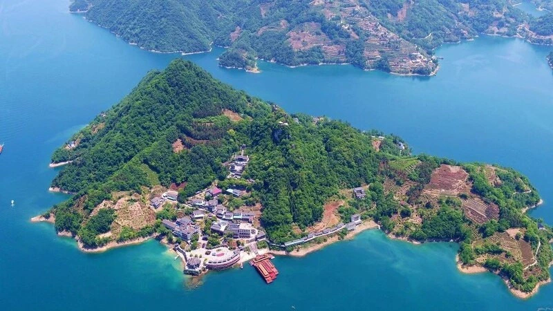 Ảnh Tour Trung Quốc : Ân Thi - Phượng Hoàng Cổ Trấn - Trương Gia Giới - Thiên Môn Sơn - Nữ Nhi Thành - Long Lân Cung