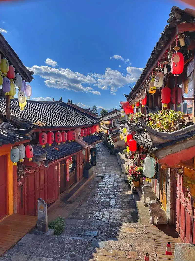 Ảnh TRUNG QUỐC: LỆ GIANG - ĐẠI LÝ - SHANGRILA - NÚI TUYẾT NGỌC LONG - LAM NGUYỆT ĐÀM - HẺM NÚI HỔ KHIÊU HIỆP - TẶNG VÉ CÁP TREO LỚN LÊN ĐỈNH NÚI TUYẾT NGỌC LONG